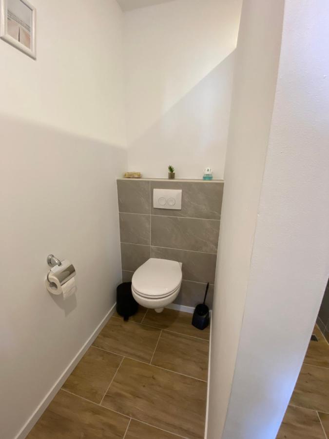Grosses Doppelzimmer Mit Eigenem Bad Und Kuehlschrank, Frisch Saniert Friedrichskoog Bagian luar foto