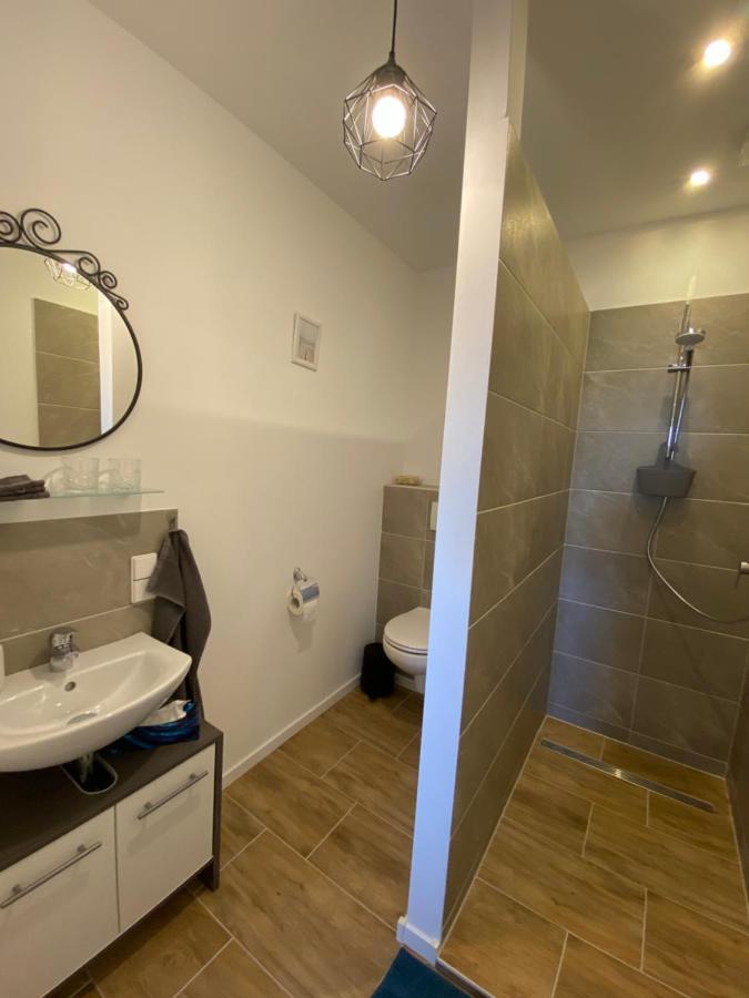 Grosses Doppelzimmer Mit Eigenem Bad Und Kuehlschrank, Frisch Saniert Friedrichskoog Bagian luar foto