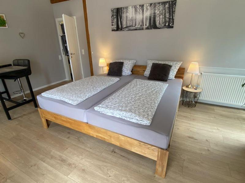 Grosses Doppelzimmer Mit Eigenem Bad Und Kuehlschrank, Frisch Saniert Friedrichskoog Bagian luar foto