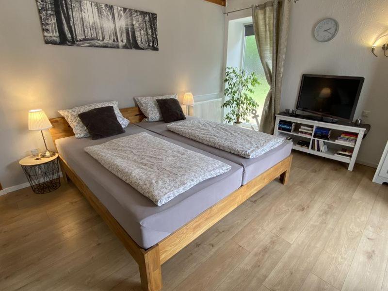 Grosses Doppelzimmer Mit Eigenem Bad Und Kuehlschrank, Frisch Saniert Friedrichskoog Bagian luar foto